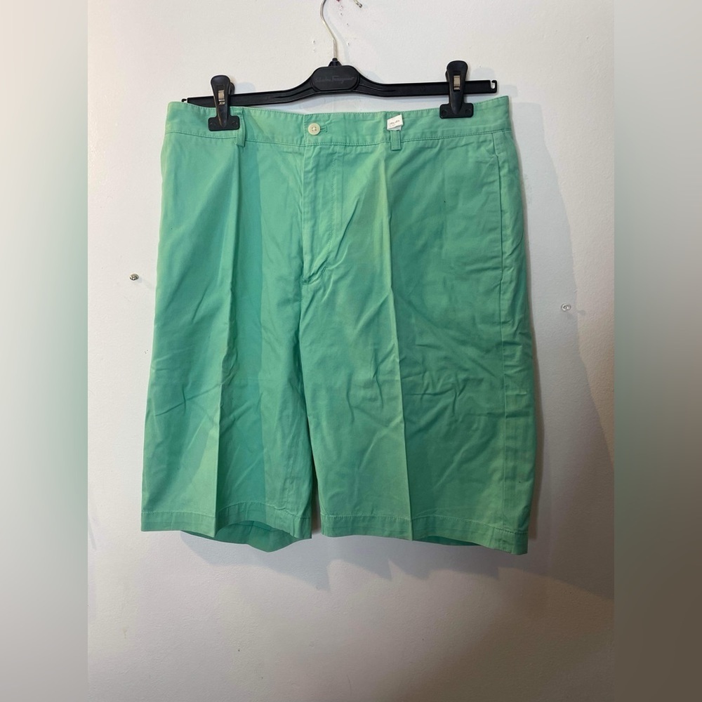 Green vineyard vines size 35 club shorts